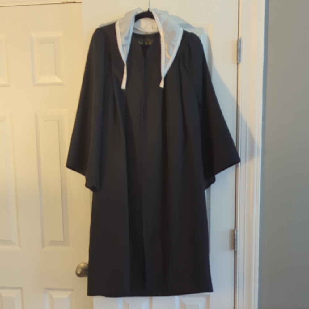 Oak Hall Graduation Gown With Removable White Collar (5'-5'2"), Black